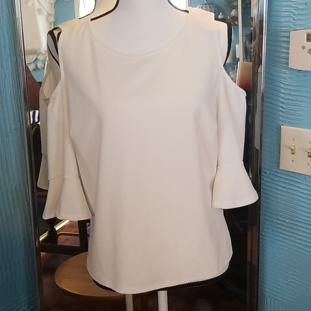 3/25$ FASHION TO FIGURE Cold Shoulder